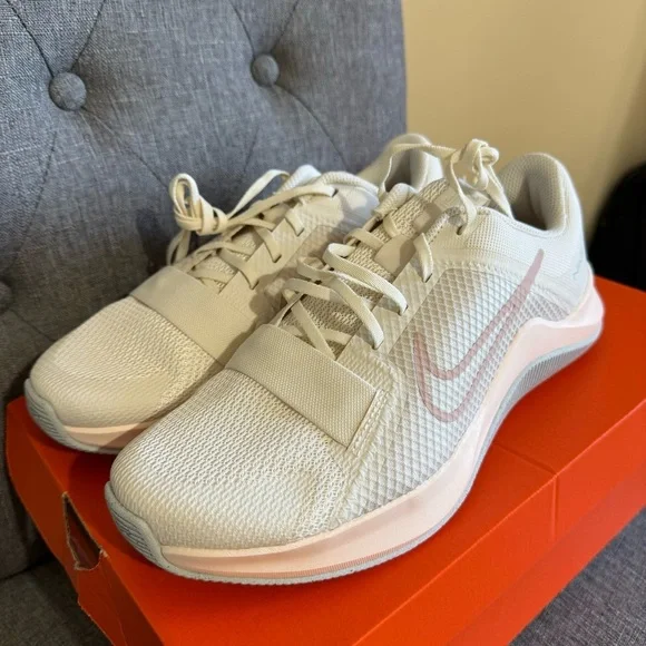 Nike MC Trainer 2 Womens Size 10 Shoes Beige Training Sneakers Gym NIB - Picture 4 of 8